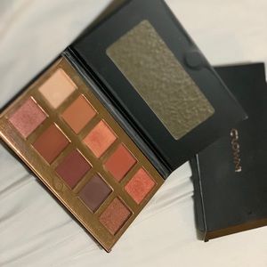 Crown Makeup Eye Palette